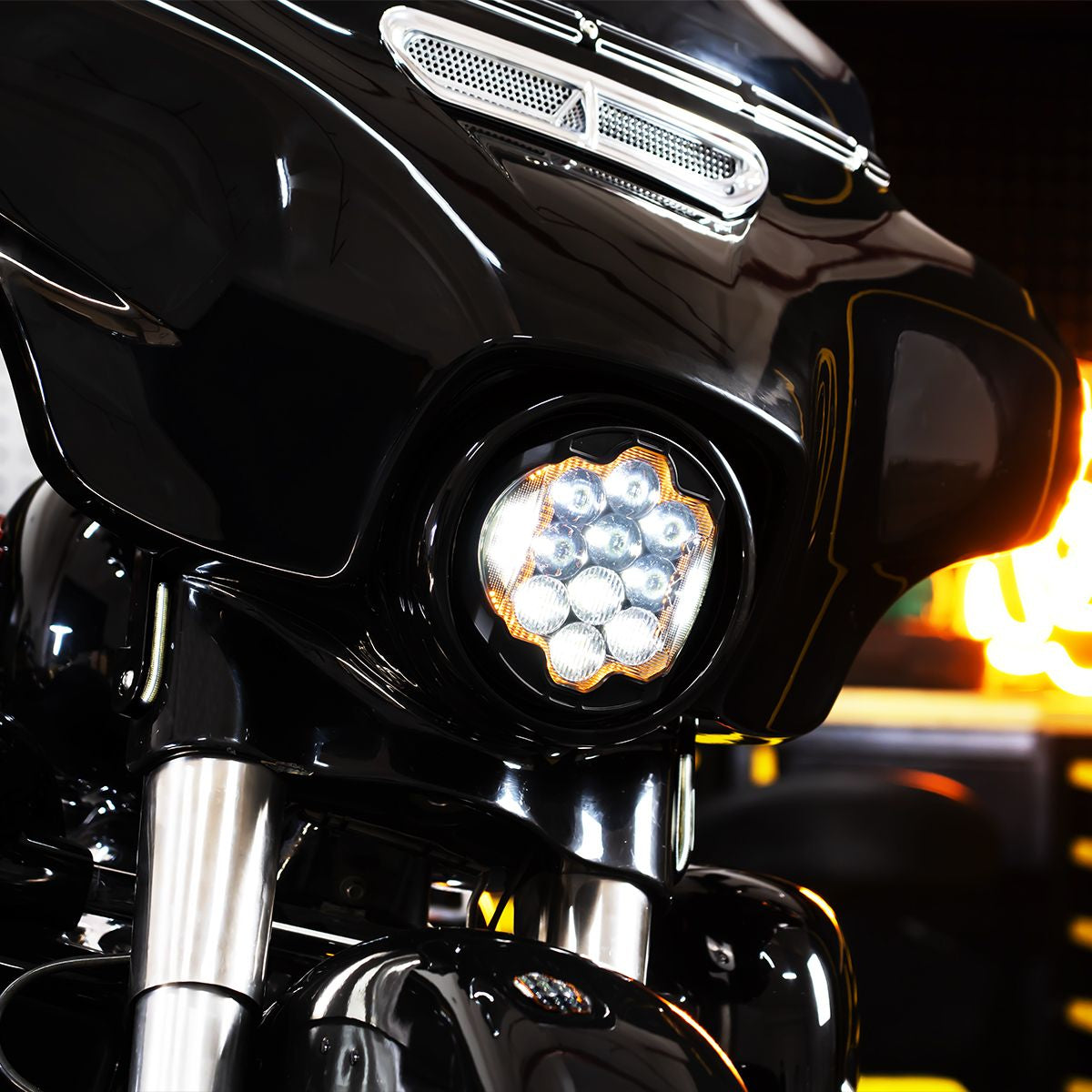 Hogworkz 7" LED Silvertooth™ Performance Headlight for Harley® Touring