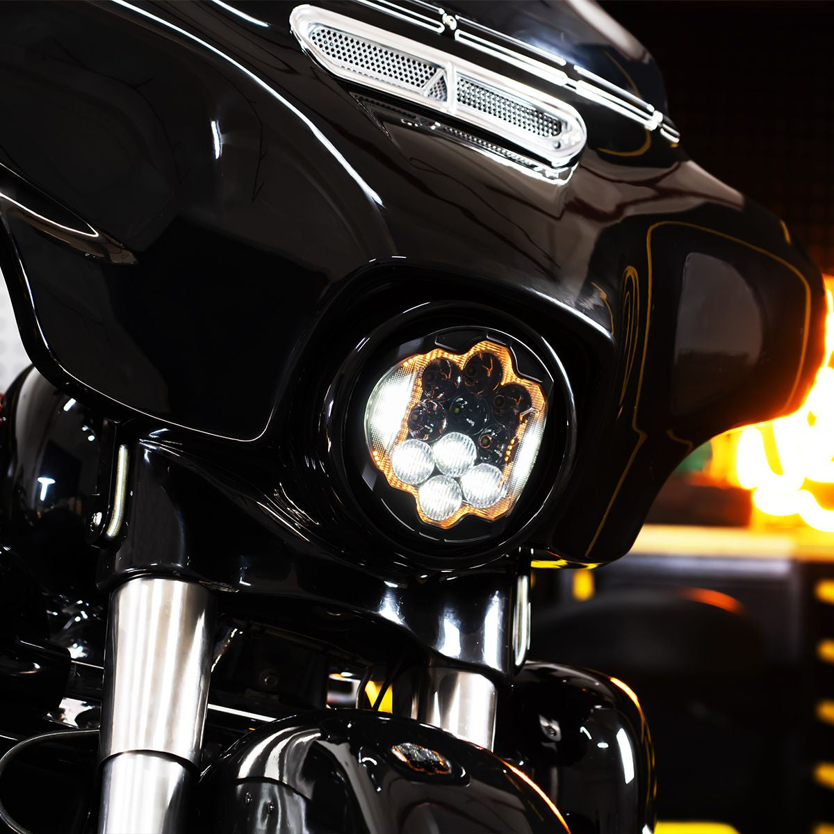 Hogworkz 7" LED Silvertooth™ Performance Headlight for Harley® Touring